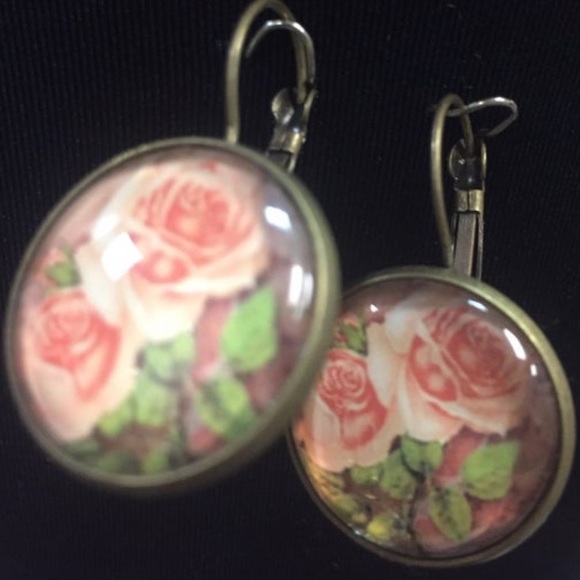 Rose earrings pink lever back - Picture 2 of 3